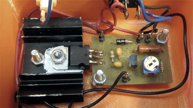 Простой контроллер заряда Li-Ion аккумуляторов